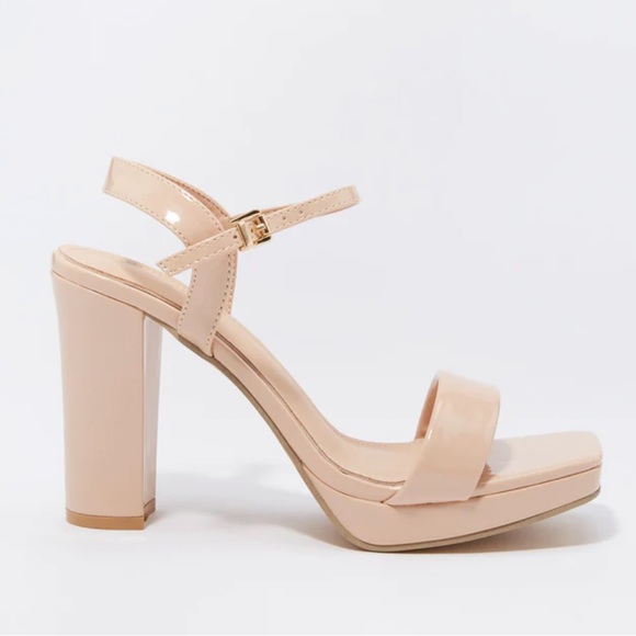 Size 10 nude heels. Never worn. $20 - Picture 1 of 2